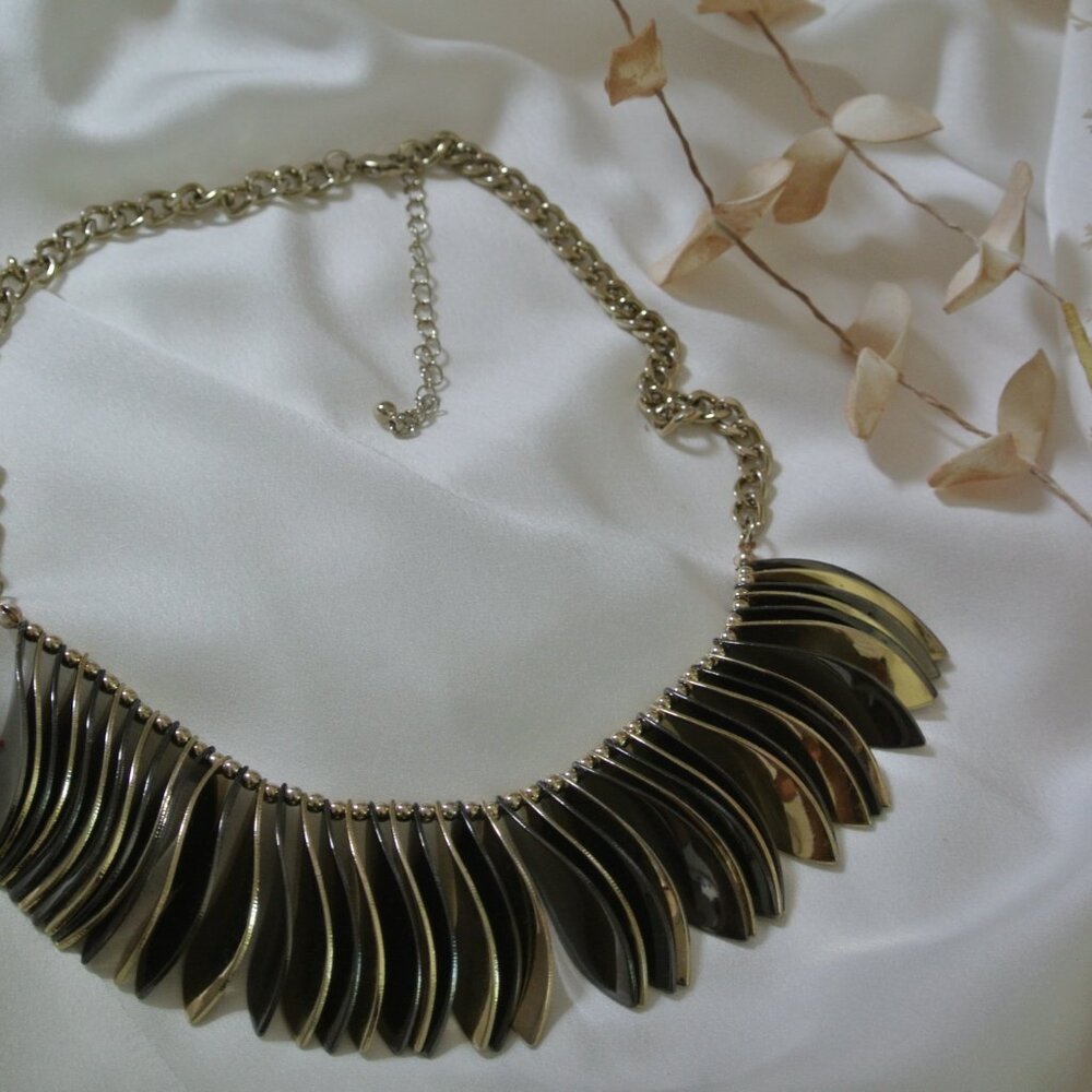 Bancroft 🩶💛 Mixed Metal Hematite Fan Necklace Stitchfix - Picture 6 of 8
